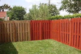 Fence painting & staining in Detroit, MI